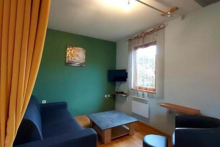 Room 17 of 36