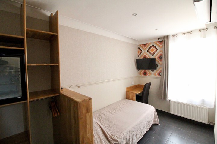 Room 50 of 71