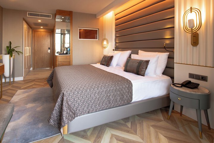 Room 10 of 30