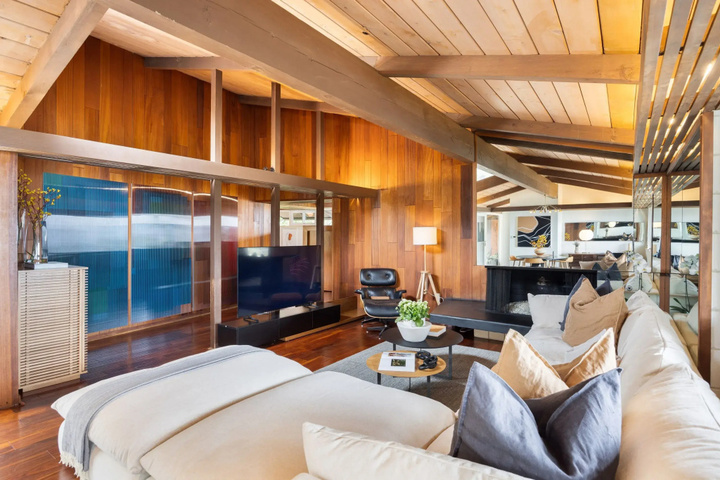 Exterior of La Jolla Mid-century by Avantstay Private Pool Outdoor Living + Ocean Views
