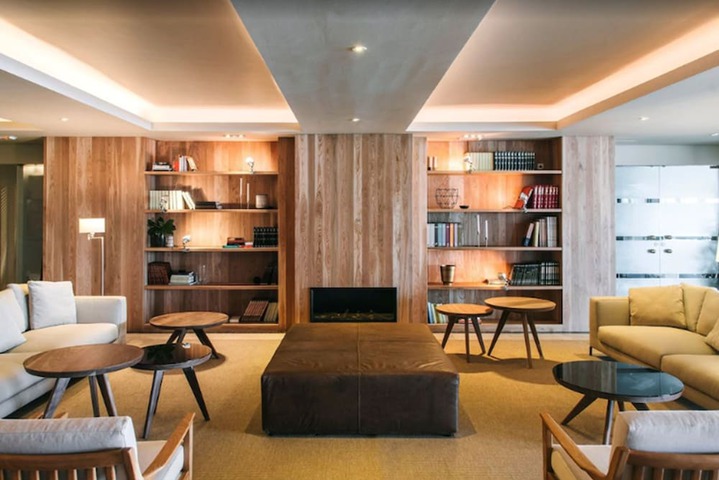 Entrance & Lobby
