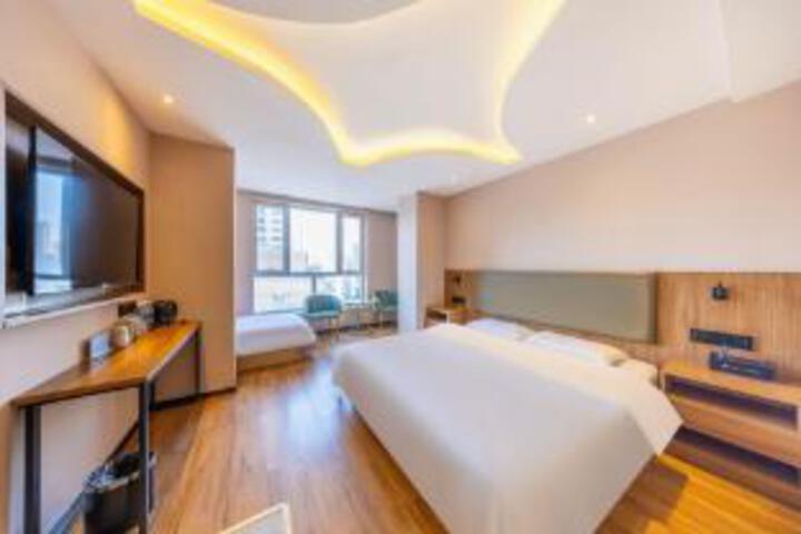 Room 6 of 8