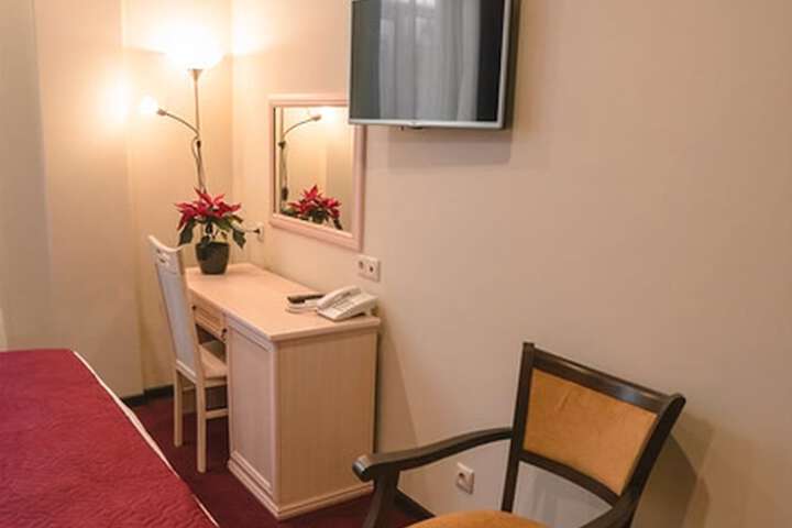 Room 11 of 20