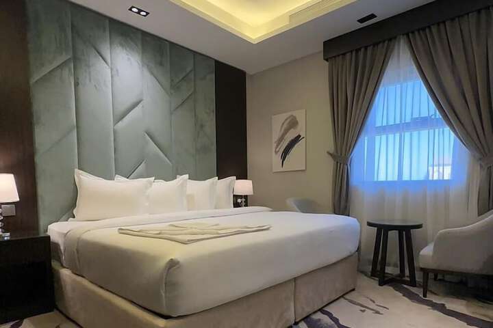 Room 6 of 28