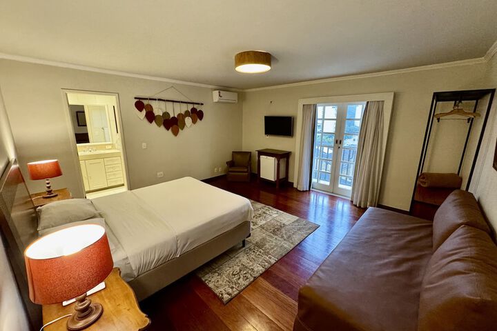 Room 34 of 63