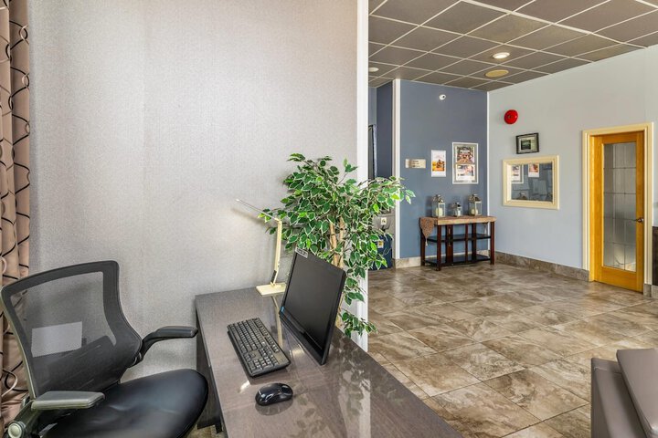Business Center 65 of 68