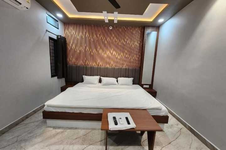 Room 6 of 19