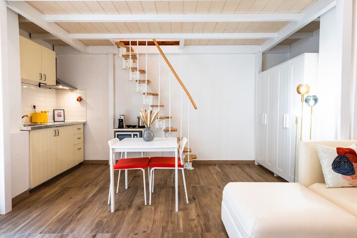 Room 6 of 26