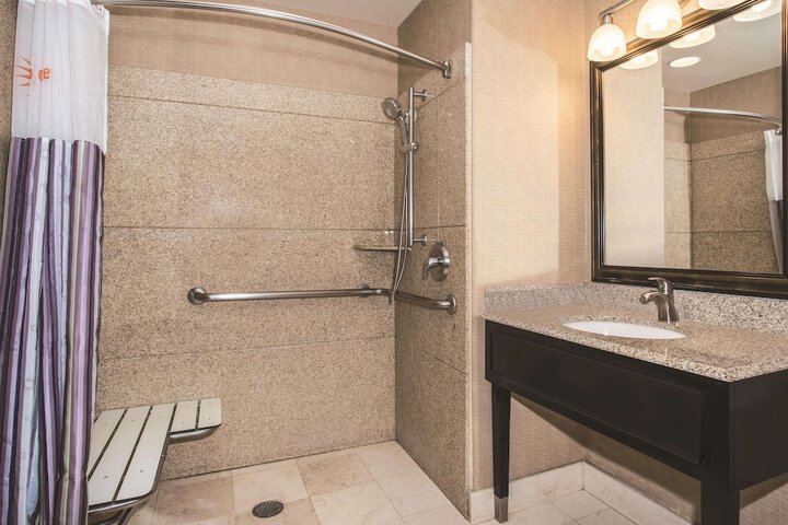 Room 15 of 34
