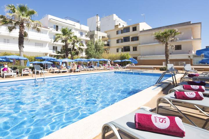 Hotel with Pool