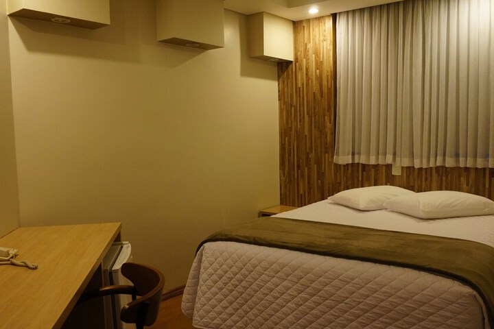Room 26 of 80