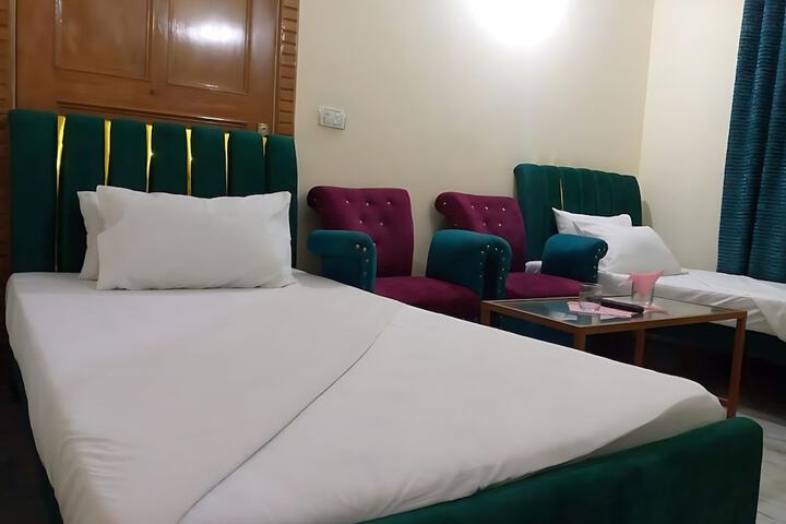 Room 11 of 17