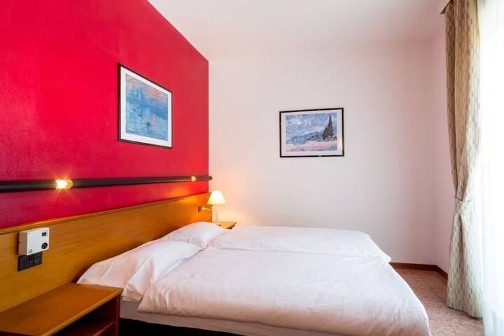 Room 10 of 61