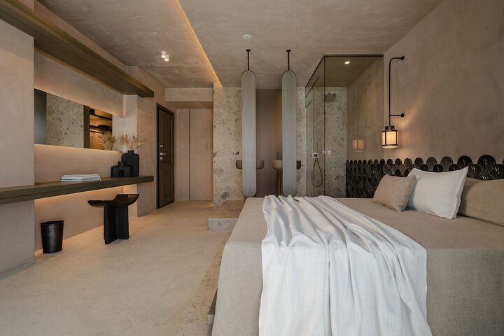 Room 14 of 79