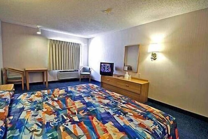 Room 9 of 37
