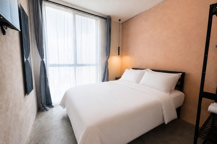 Room 4 of 28
