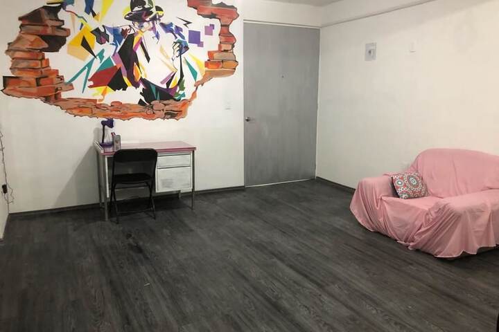 Room 12 of 32