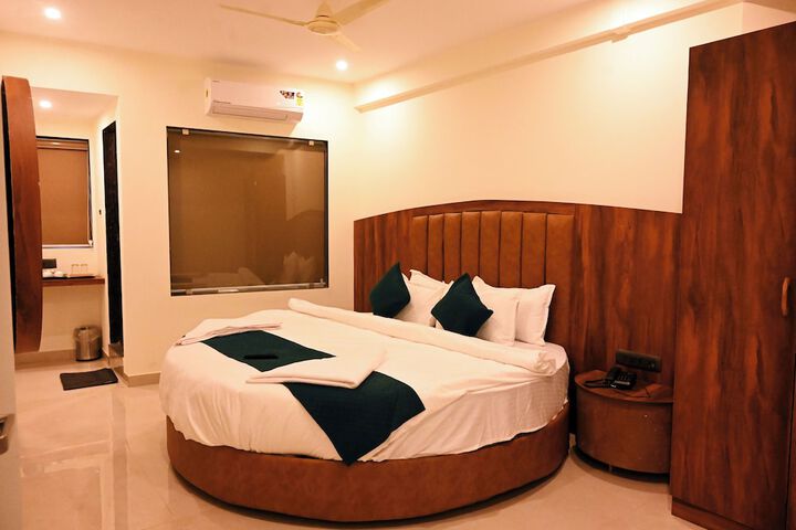 Room 10 of 24