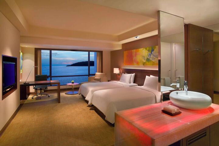 Room 18 of 100