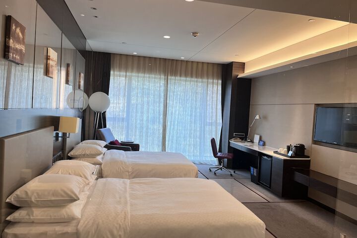 Room 27 of 106