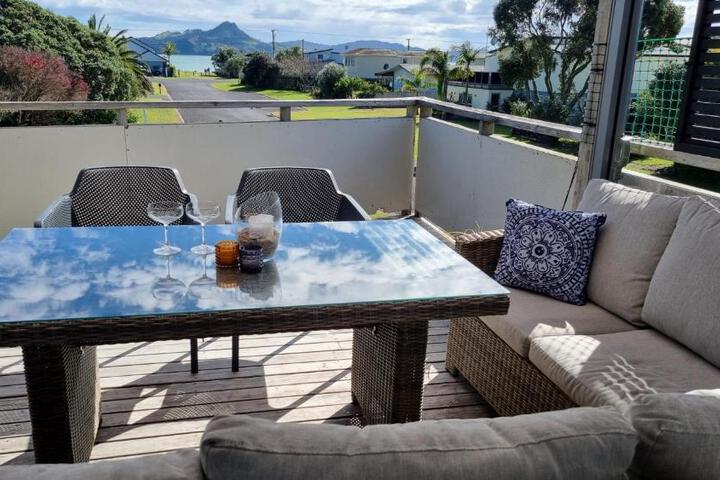 The Black Shack - Cooks Beach Holiday Home