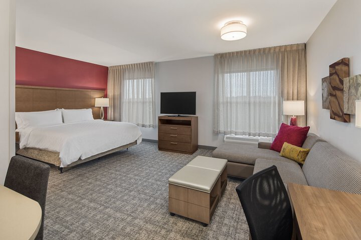 2 Bedroom Suite 1 King 2 Queen Accessible (2 of 22)