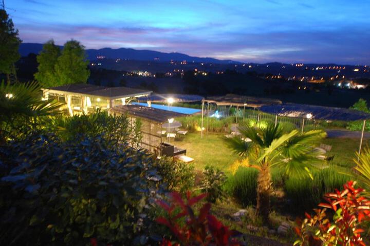 Image of Spoleto by the pool