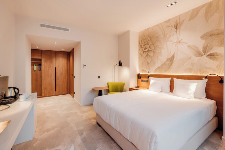 Room 14 of 38
