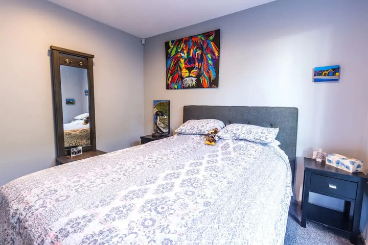 Room 6 of 18
