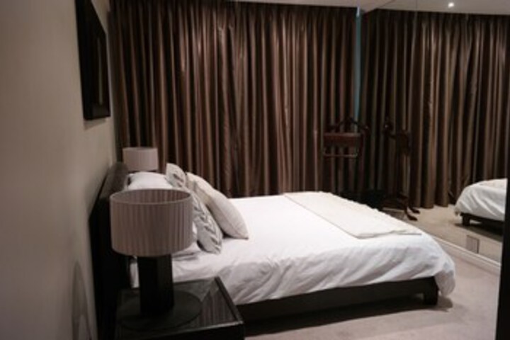 Room 9 of 20