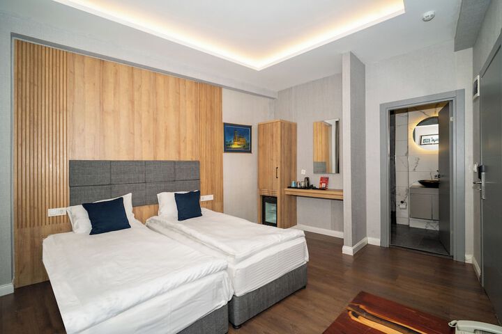 Room 9 of 38