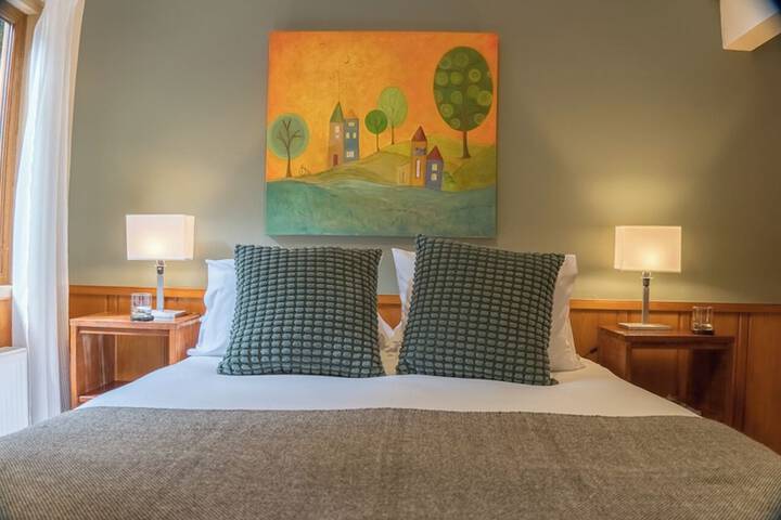 Room 9 of 25