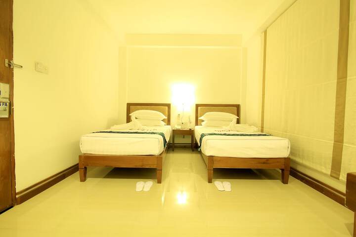 Room 11 of 80