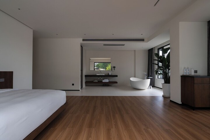 Room 68 of 86