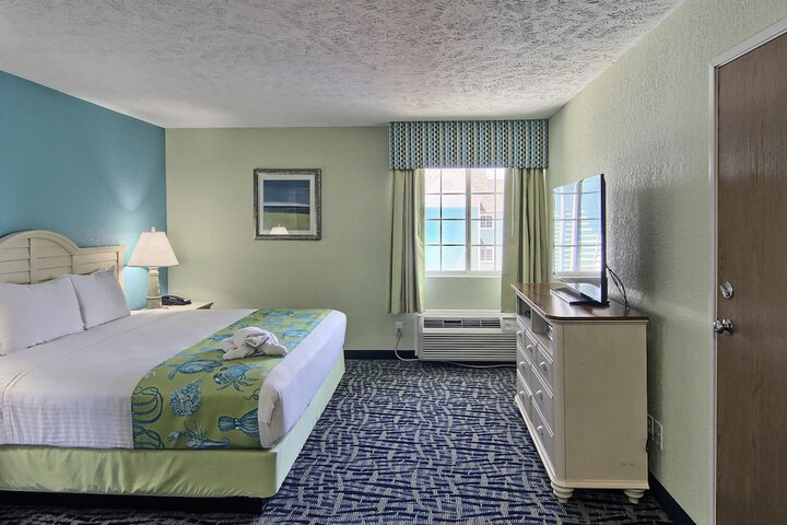 1 King Bed Petite Non Beach View (28 of 33)