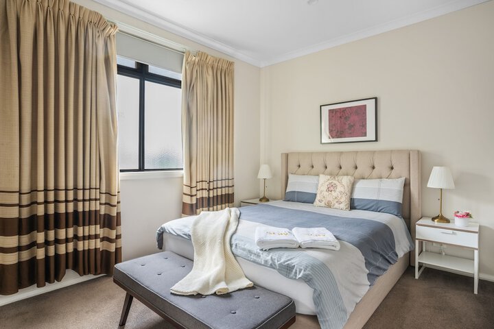 Room 4 of 27