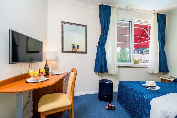 Room 13 of 53
