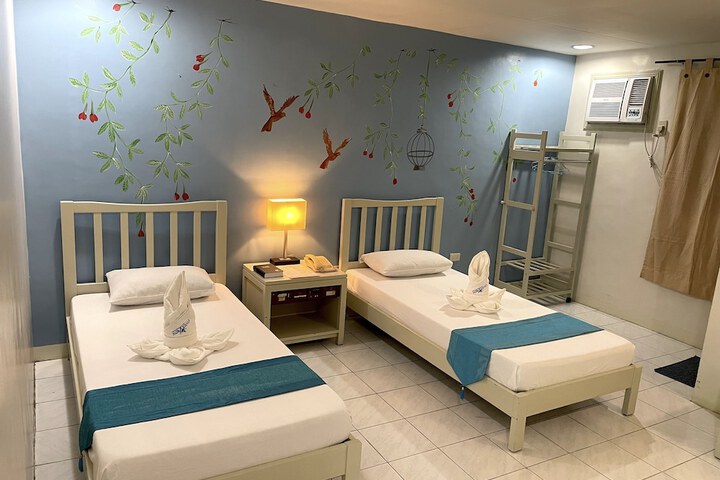 Room 6 of 43