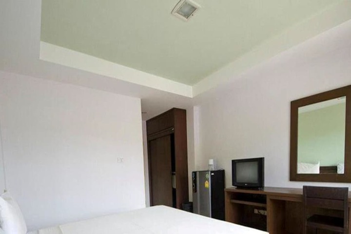 Room 5 of 11