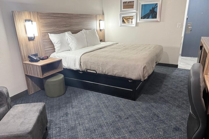 Room 6 of 38