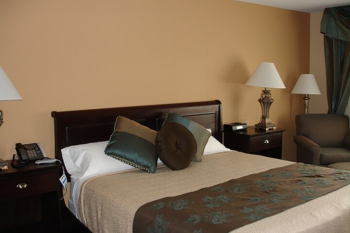 1 King Bed (11 of 30)