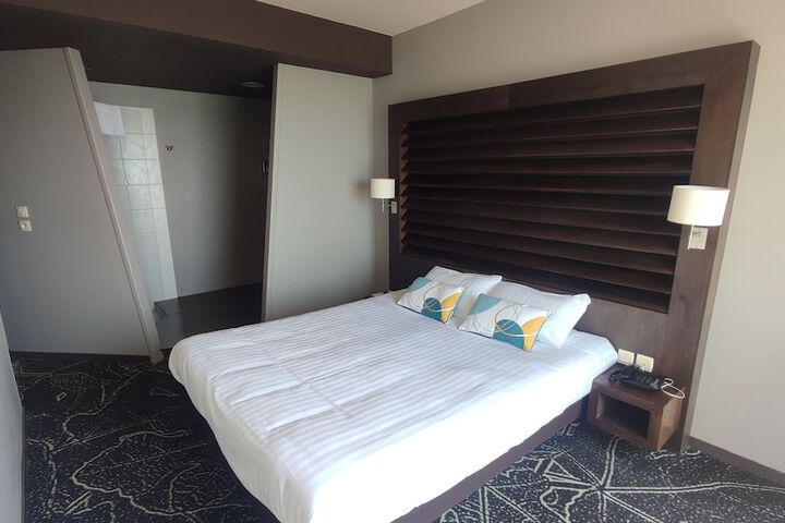 Room 5 of 43