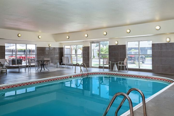 Pool Hotel