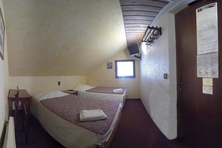 Room 4 of 60