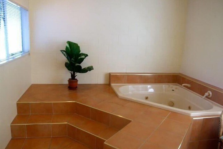 Hot Tub 27 of 41