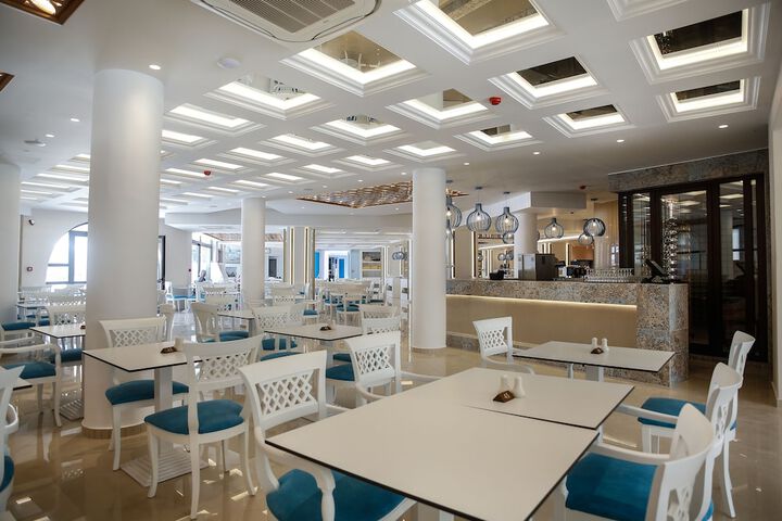 Dining 110 of 161