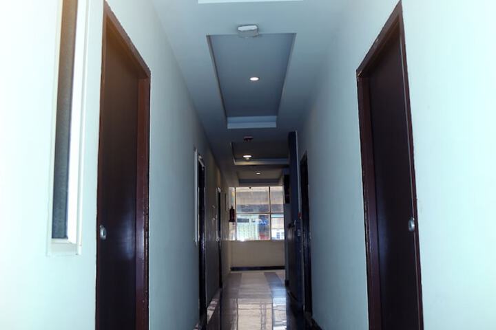 Room 6 of 8