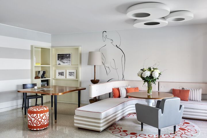 Room 4 of 48
