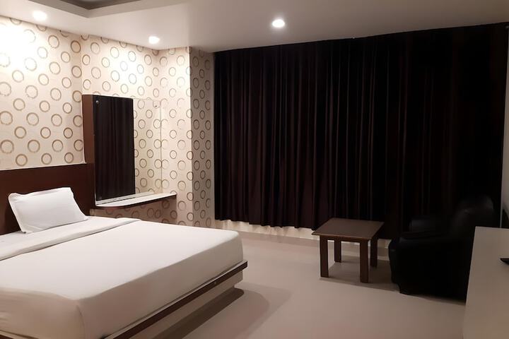 Room 15 of 36