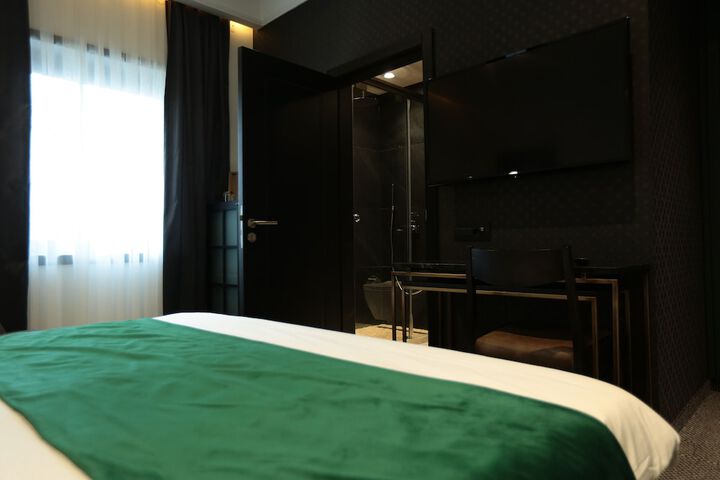 Room 18 of 48